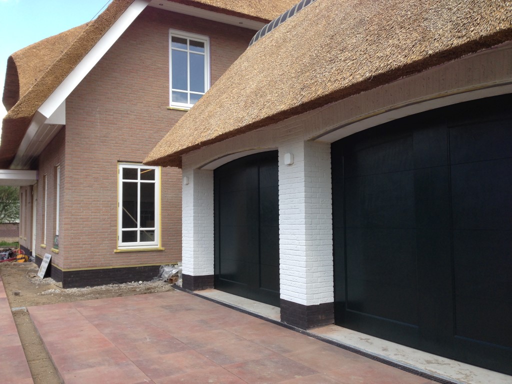 Kappele Aan De Ijsel Twee houten garagedeuren - Nieuwerkerk aan den IJsel - Different Doors