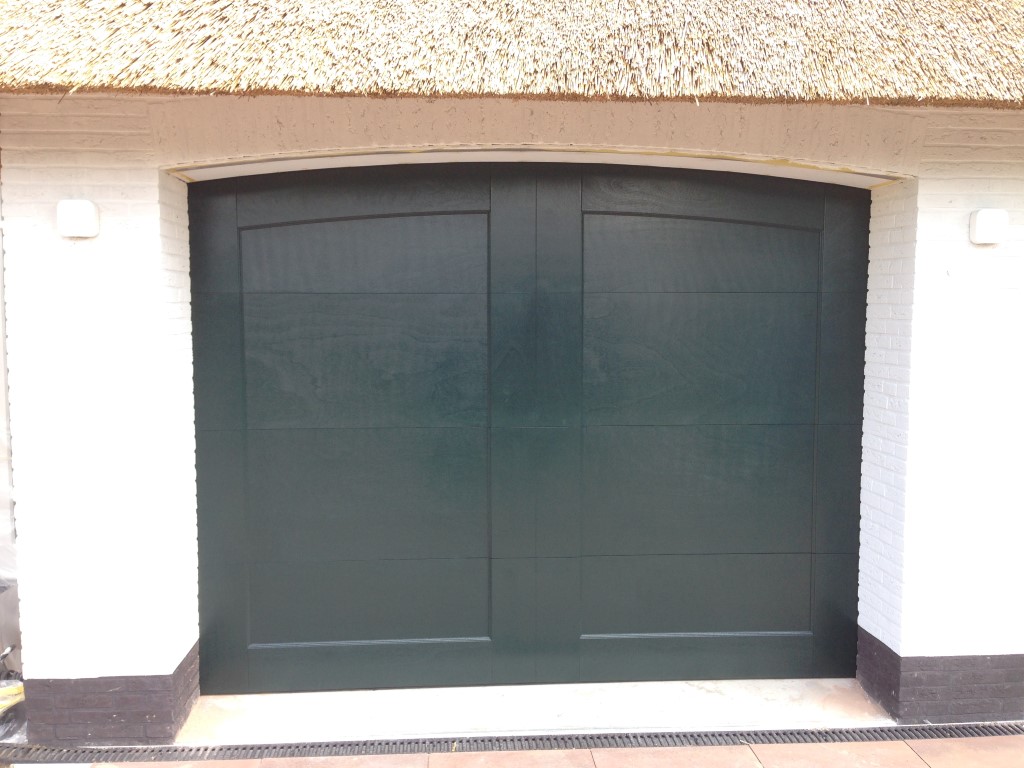 Kappele Aan De Ijsel Twee houten garagedeuren - Nieuwerkerk aan den IJsel - Different Doors